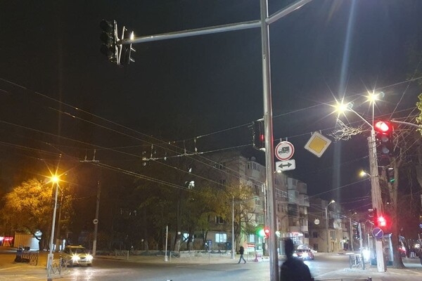 За пять миллионов: в Аркадии начали работать LED-светофоры