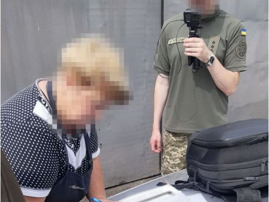 СБУ затримала на Сумщині інформаторку, яка «зливала» окупантам дані для прориву російських ДРГ через кордон