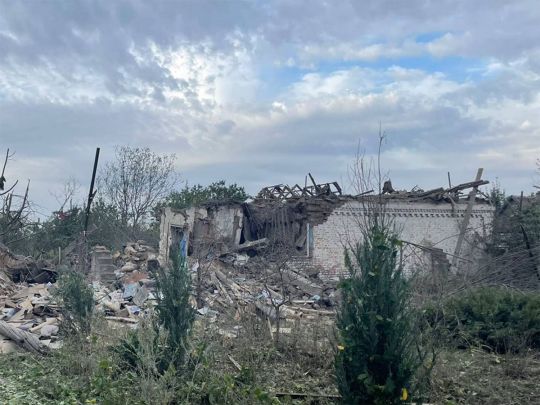 Окупанти скинули авіабомбу на село під Покровськом: загинула ціла родина