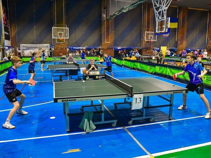 Спорт, що об’єднує: понад 150 юних спортсменів зібралися на турнір настільного тенісу Raif Kids Cup