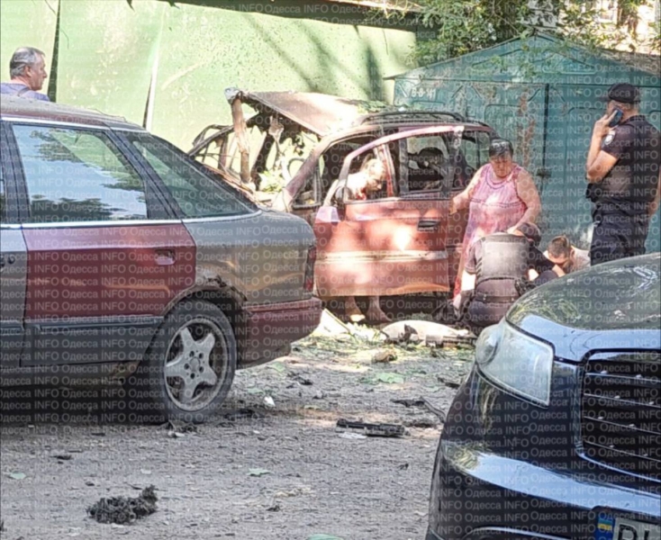 В Одесі підірвали автомобіль із військовим у салоні (фото)